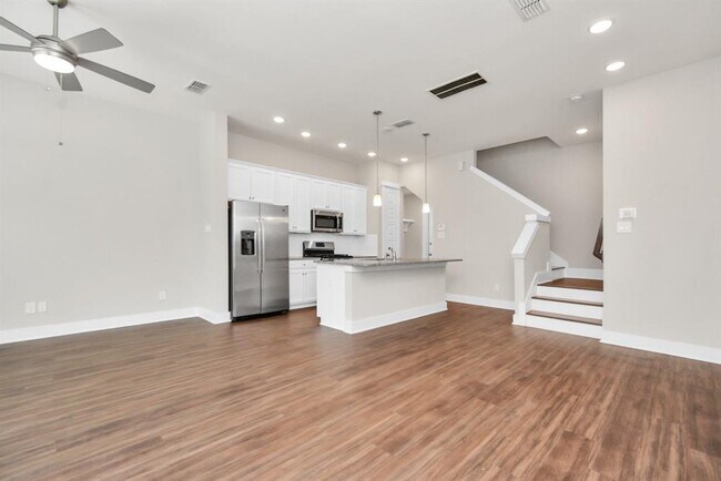 Building Photo - 716 Strawberry Pines Ct