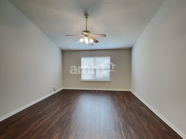 Building Photo - 4009 Edgeview Dr