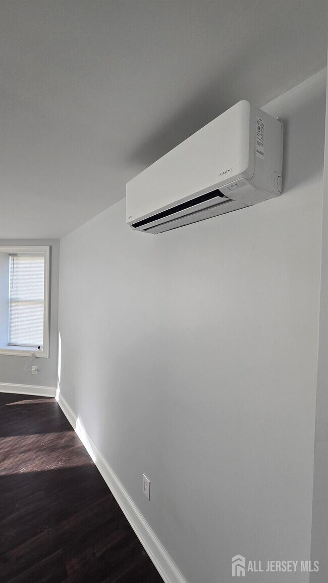 Building Photo - 272 Market St