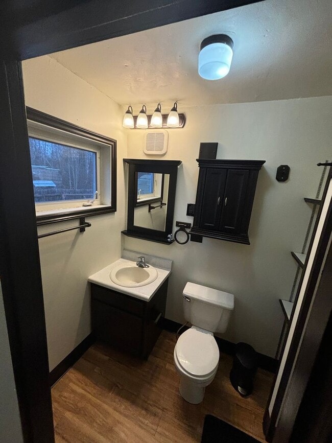 Building Photo - All utilities included 1 bedroom furnished unit / Located in North Pole AK / No pets