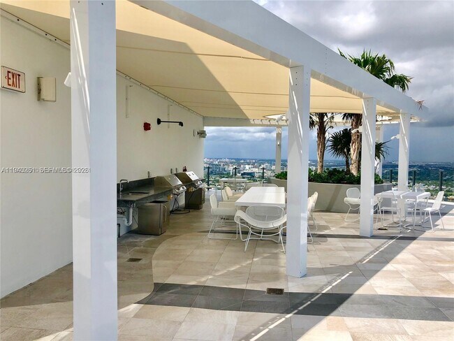 Building Photo - 501 NE 31st St