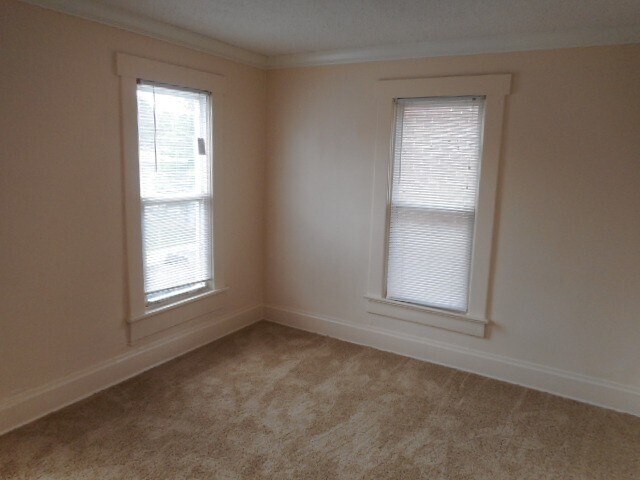 Building Photo - 166-168-168 E 11th Ave