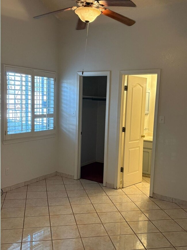 Building Photo - Charming 3 bedroom, 2 bath home in East El...