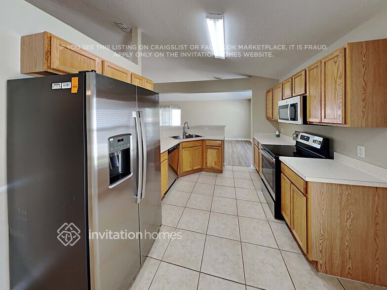 Building Photo - 5241 Silver Thistle Ln