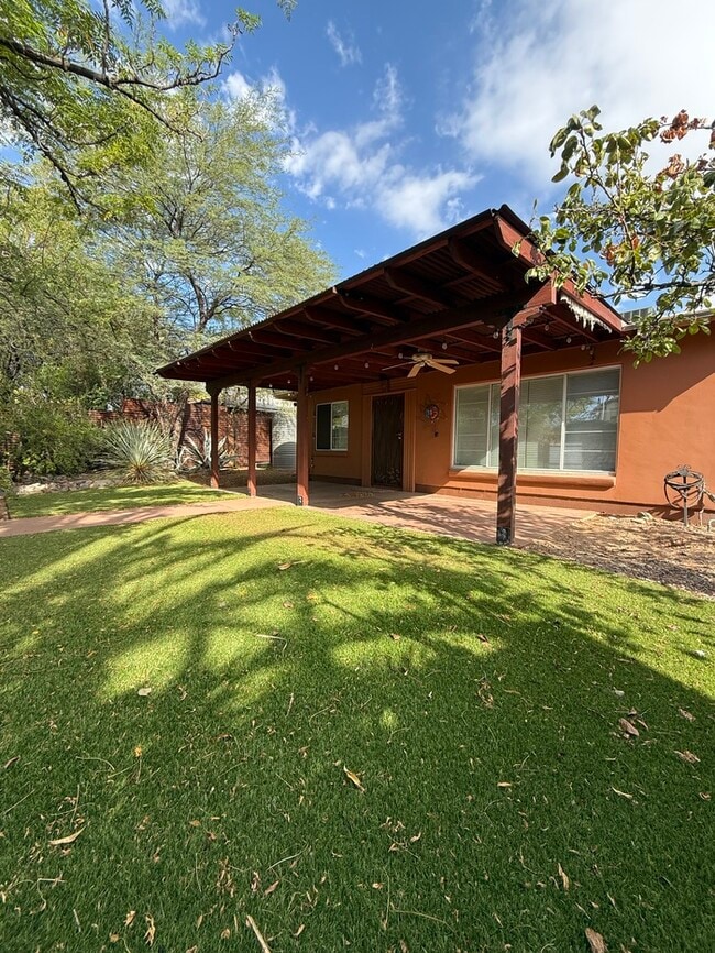Building Photo - HOUSE FOR RENT