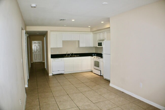 Building Photo - 7435 Albany Rd