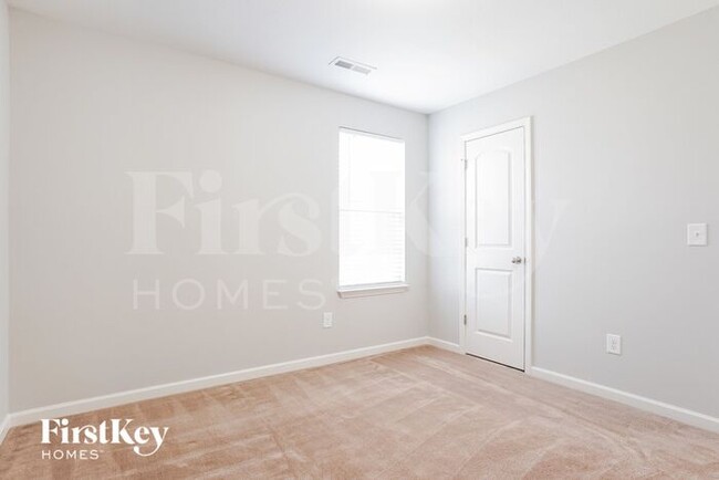Building Photo - 5429 Sky Hill Dr