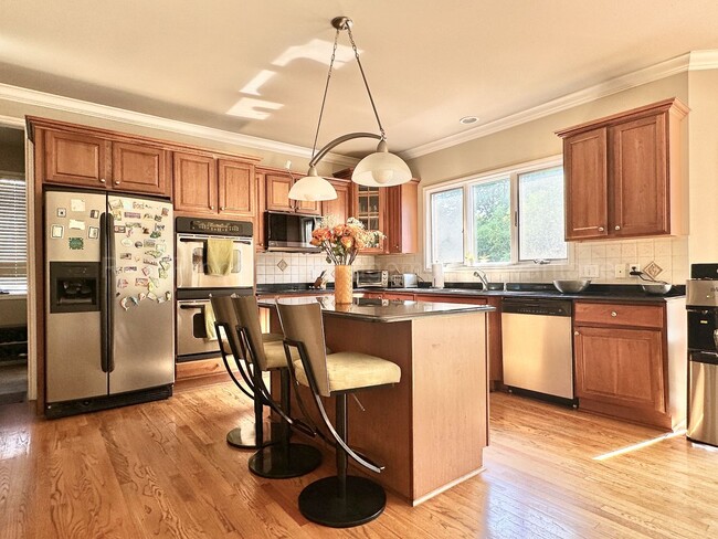 Building Photo - Spacious 4-Bed Colonial in Troy’s Stone Ha...