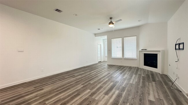 Building Photo - 2314 Cool Grns St