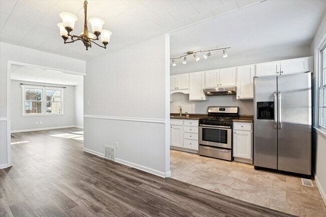 Building Photo - Available Now, Recently Renovated 3BD/1BA Twin in Downingtown Borough!