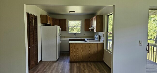 Building Photo - 300 Village Creek Dr