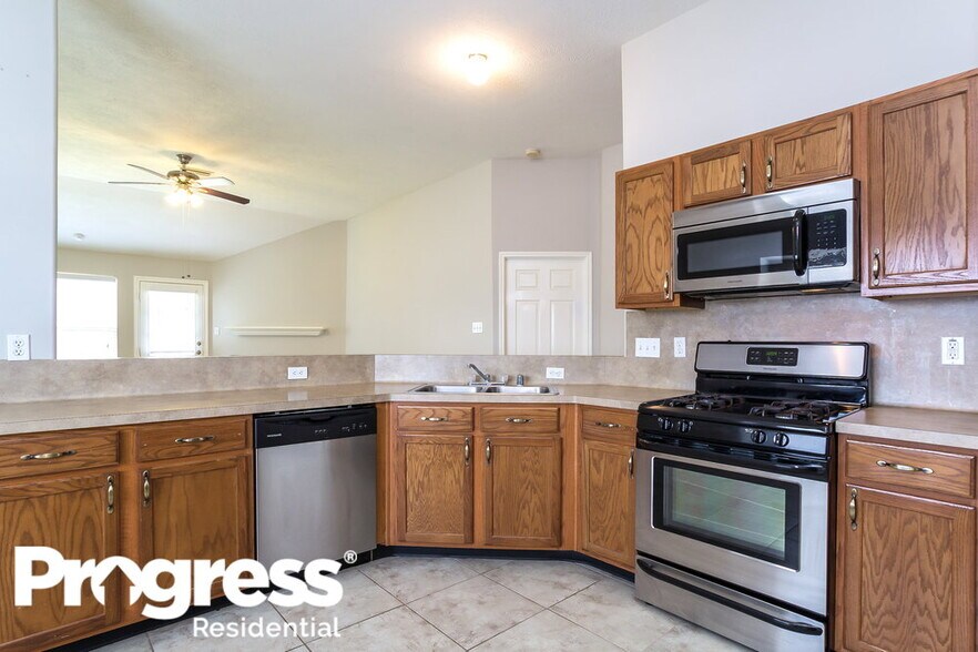 Building Photo - 2447 Halstead Dr