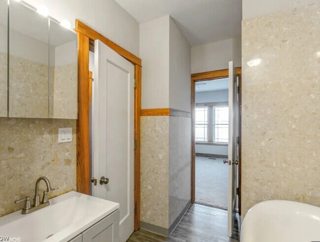 Building Photo - 11433 Ashbury Ave