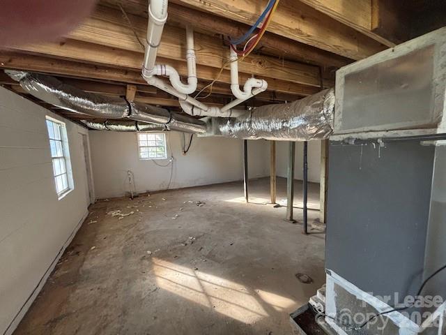 Building Photo - 605 E Horah St