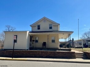 Building Photo - 52 Maple Ave