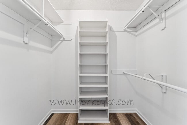 Building Photo - 6620 W 152nd St