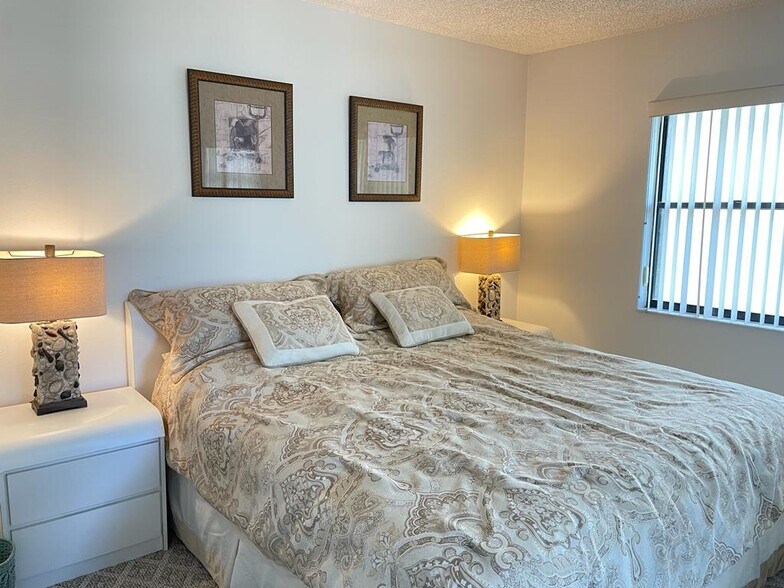 Building Photo - 202 Woodlake Wynde