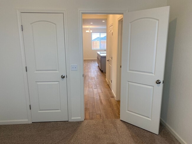 Building Photo - Newer 3 Bedroom 2 Bathroom Home in Tulare!