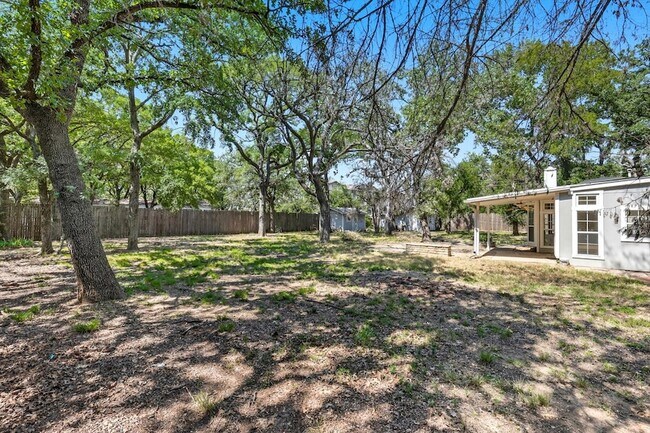 Building Photo - 5702 Teasley Ln