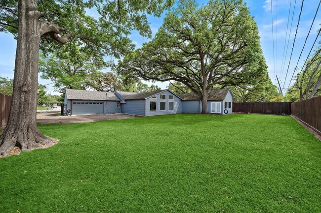 Building Photo - 1068 Chimney Rock Rd