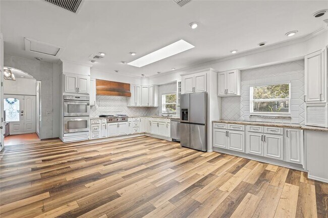 Building Photo - 4102 W Sevilla St