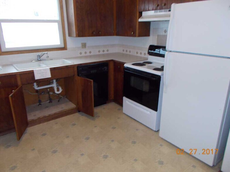 Kitchen - 12202 E 10th Ave