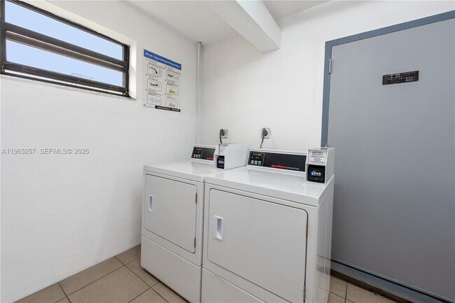 Building Photo - 17011 N Bay Rd