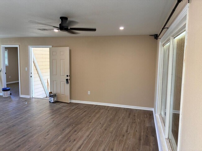 Building Photo - 3 Bed 1.5 Bath Rental Home in Prue - Move-in Ready