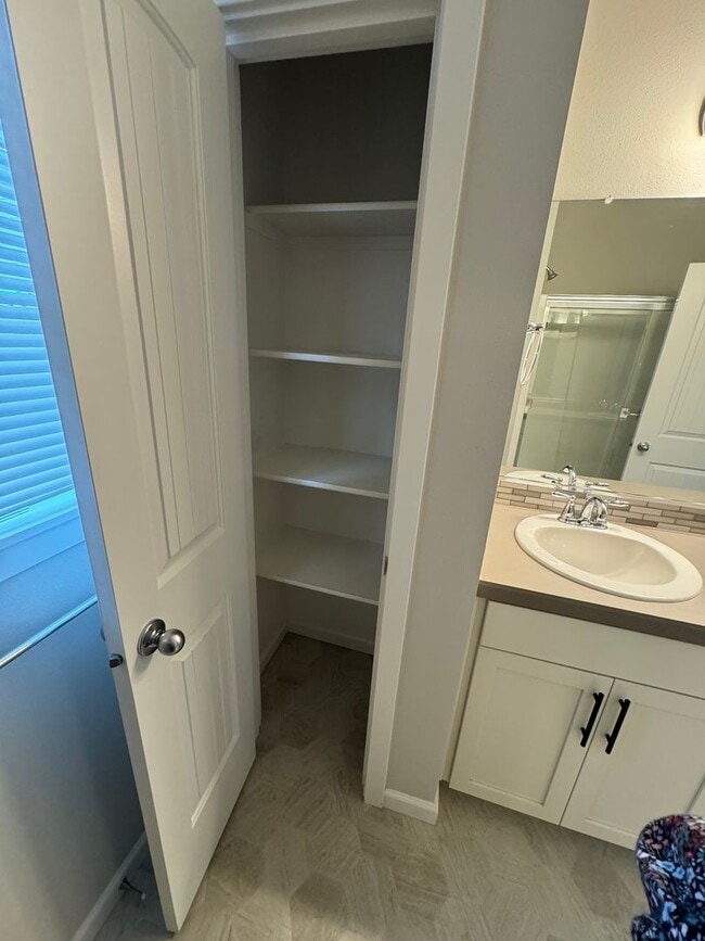 Building Photo - Charming 3-Bedroom Home