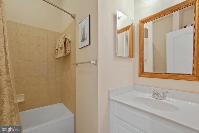 Building Photo - 10214 Nuthatch Dr