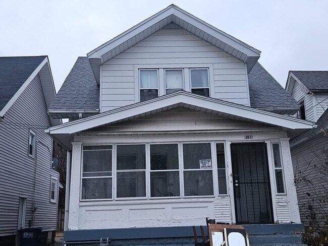 Building Photo - 2225 Academy Ave