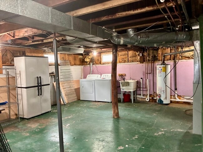 Building Photo - 254 Edward St