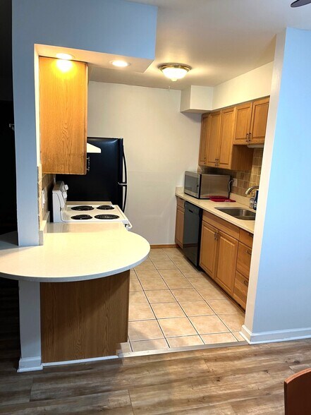 Building Photo - 6105 Knoll Valley Dr