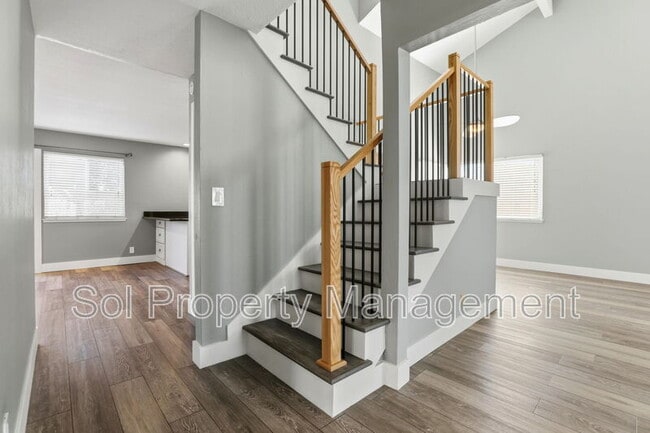 Building Photo - 15120 Venetian Way