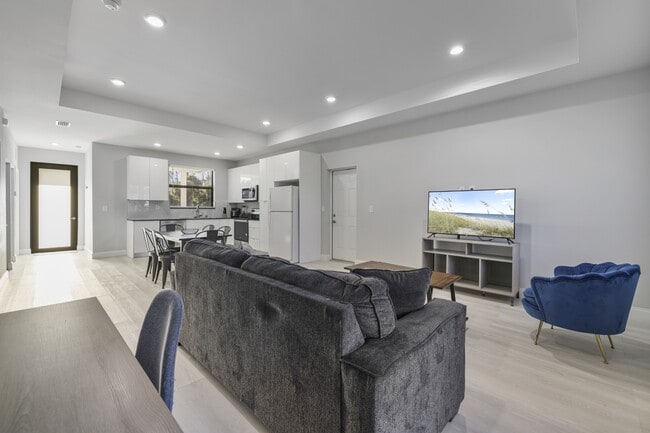 Building Photo - 622 Windermere Dr