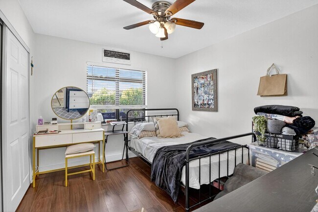 Building Photo - 691 Willow Grove Terrace