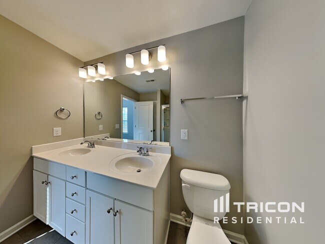 Building Photo - 1717 Marita Dr