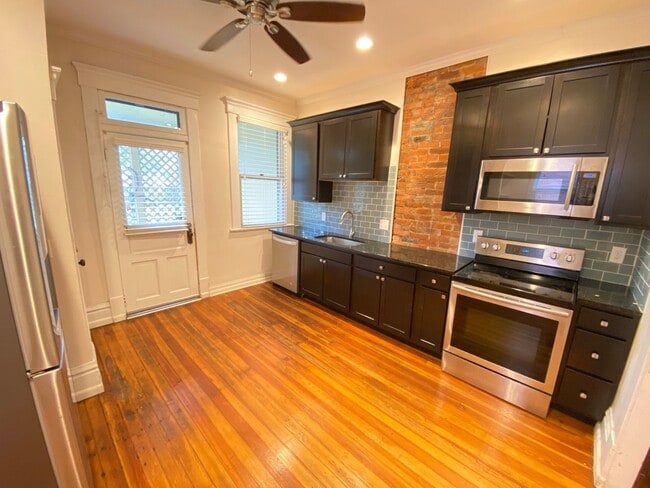 Building Photo - Hunter Ave 1045-1047 GW2