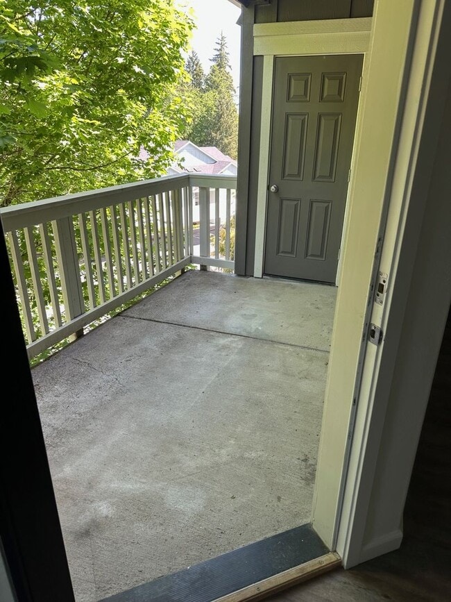 Building Photo - Grand Oaks 2 bedroom Condo