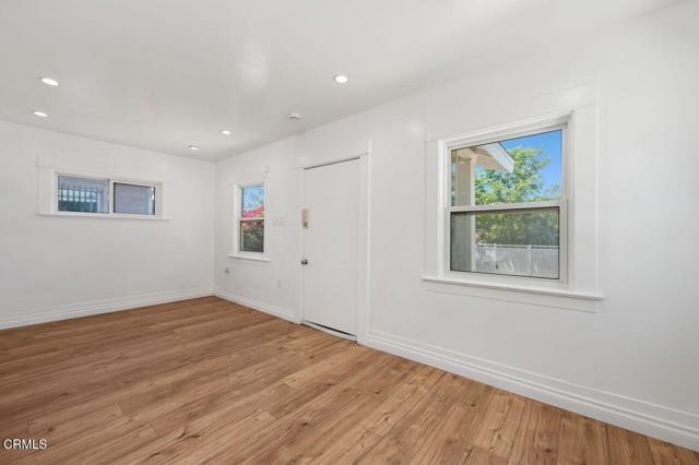 Building Photo - 1418 W 69th St