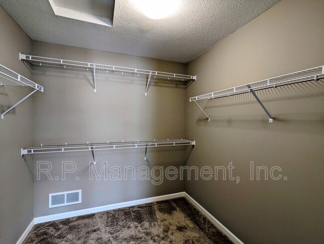 Building Photo - 5951 Urbandale Ln N