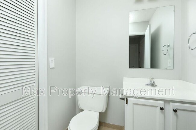 Building Photo - 1030 68th St