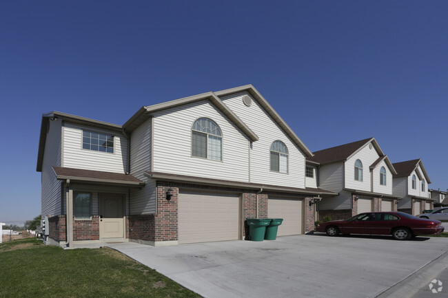 Building Photo - Clearfield Townhomes