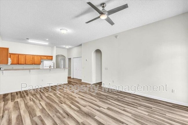 Building Photo - 3 Falkland Ave