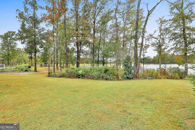 Building Photo - 405 Lakeview Way