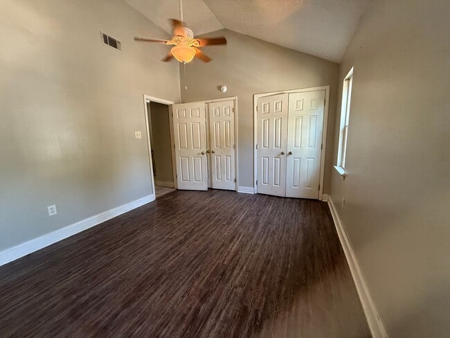 Building Photo - Condo in Kingspoint
