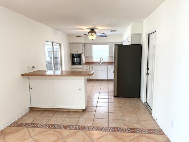 Building Photo - Waterfront Home for Rent – 2BR/2.5BA + Doc...