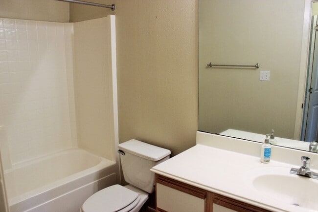 Building Photo - 347 Stone Hill Dr