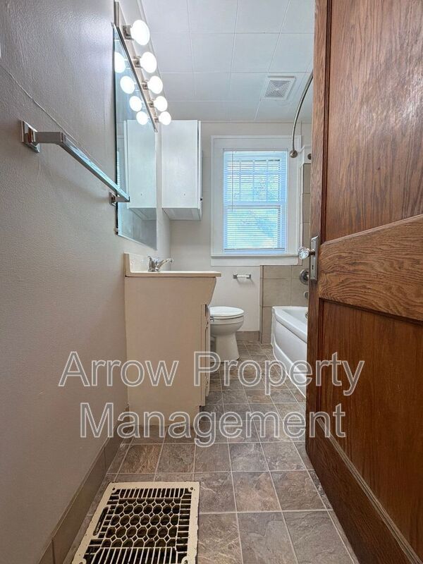 Building Photo - 415 N 32nd St