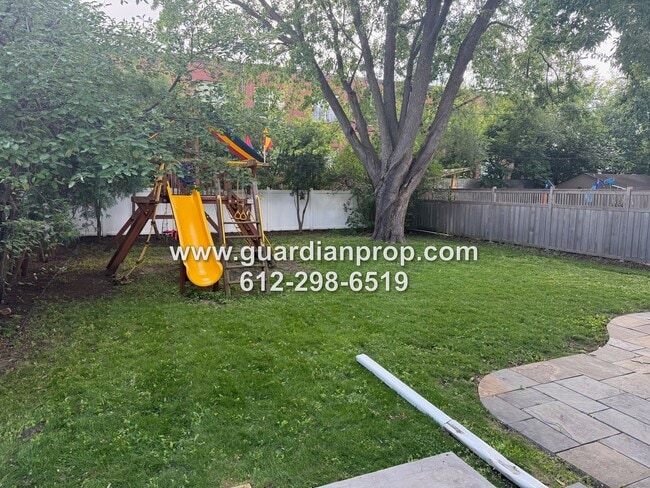 Building Photo - Highland Park House Available December 1st...